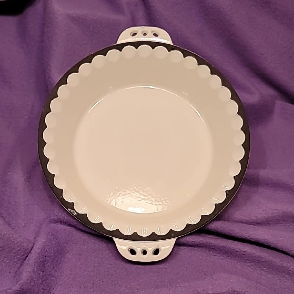 0704. Inspired Home ~ White Baked Enamel and Black Scalloped Pie/Quiche Dish ~